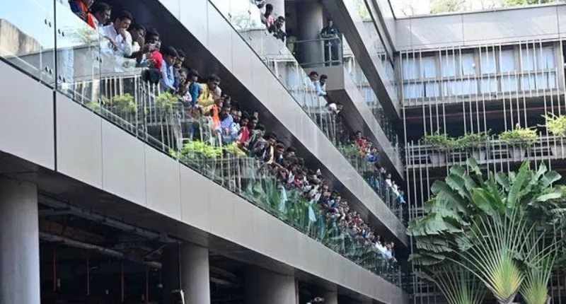 Back Mumbai airport shut