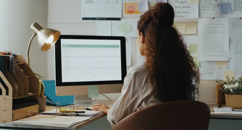 New Science Shows Sitting 10 Hours a Day Increases Dementia Risk, but Here’s What You Can Do if You Have No Other Choice