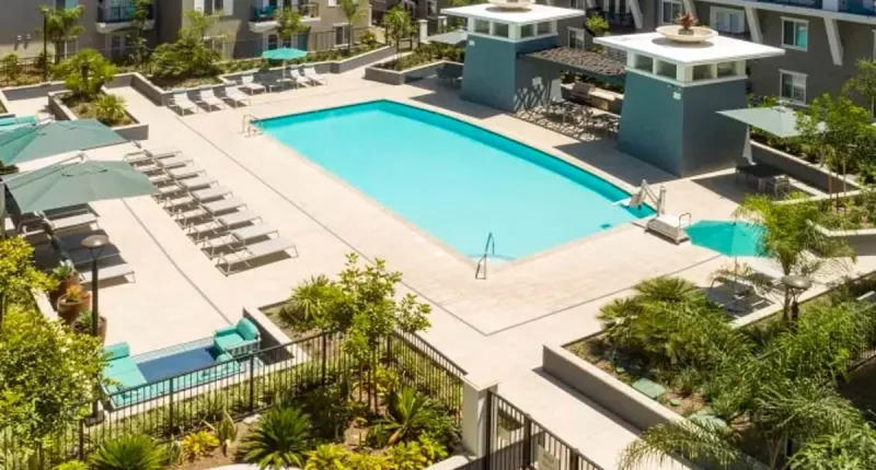 Residents in upscale Long Beach apartments terrorized by mob of teens
