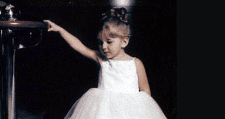 Riley Fox Parents: Father Kevin And Mother Melissa Fox Hodgen – Genius Celebs