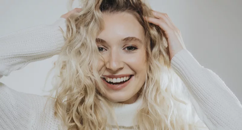 Stylists Say These 10 Shampoos for Thin, Curly Hair Won’t Weigh Strands Down or Dry Them Out