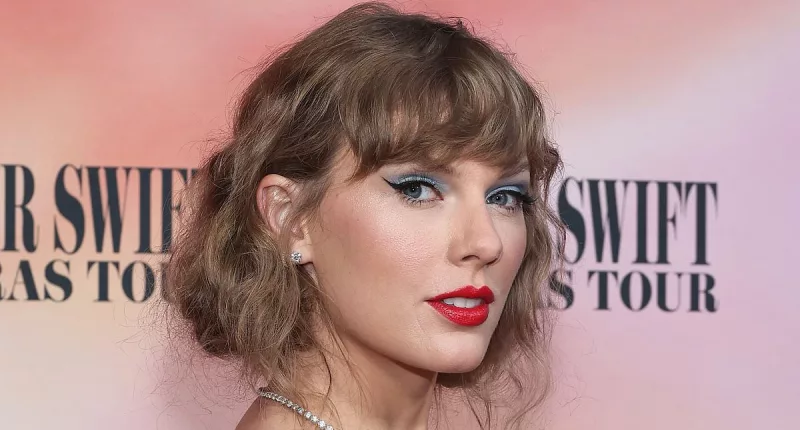 Swifties MELT DOWN as they debate Taylor Swift's new hair online