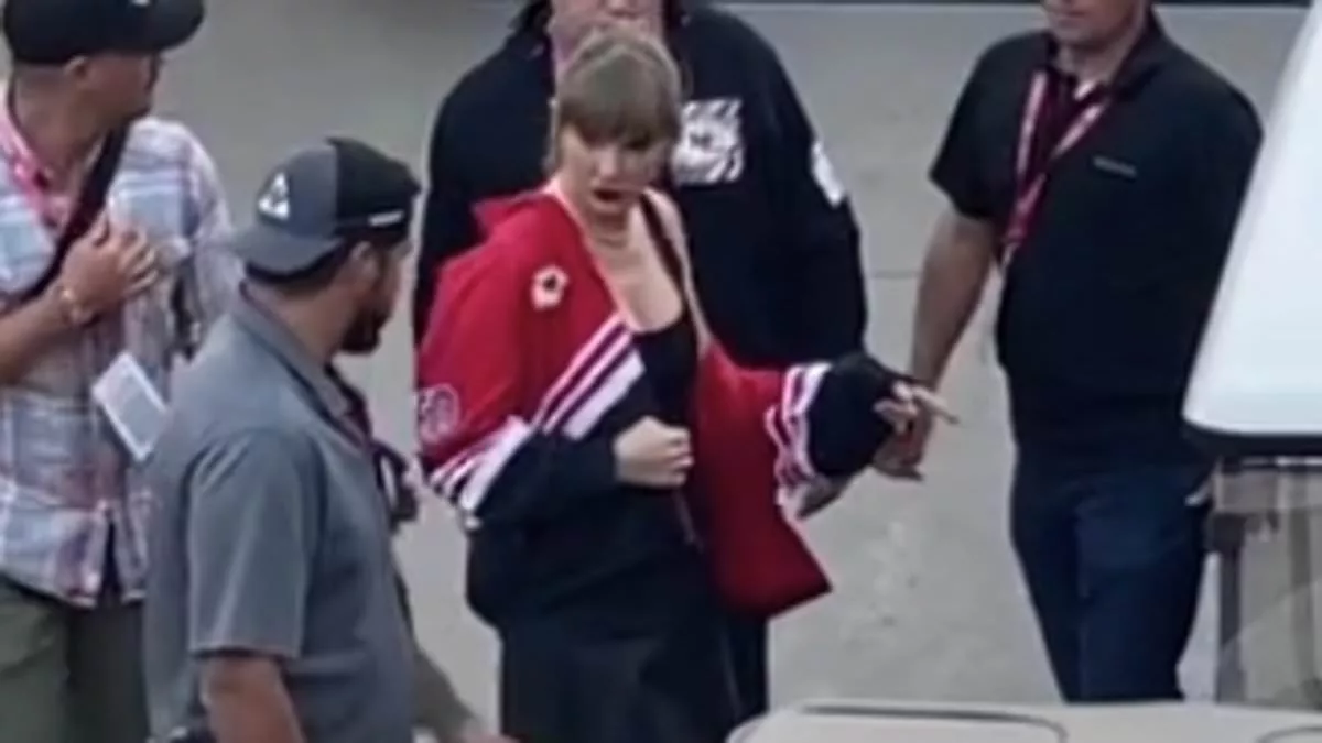 Taylor Swift: Travis Kelce's 'girlfriend' ARRIVES at Arrowhead