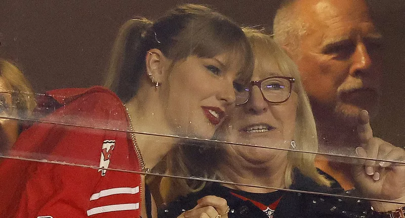 Taylor Swift chats with Travis Kelce's DAD for the first time