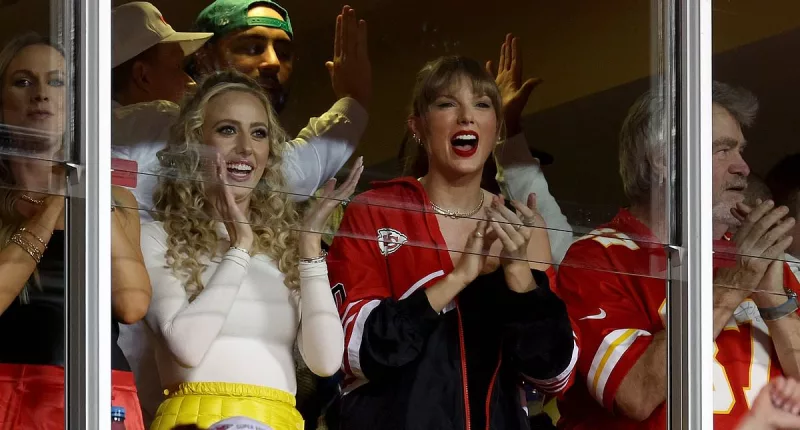 Taylor Swift's jet touches down in Kansas City for Travis Kelce game