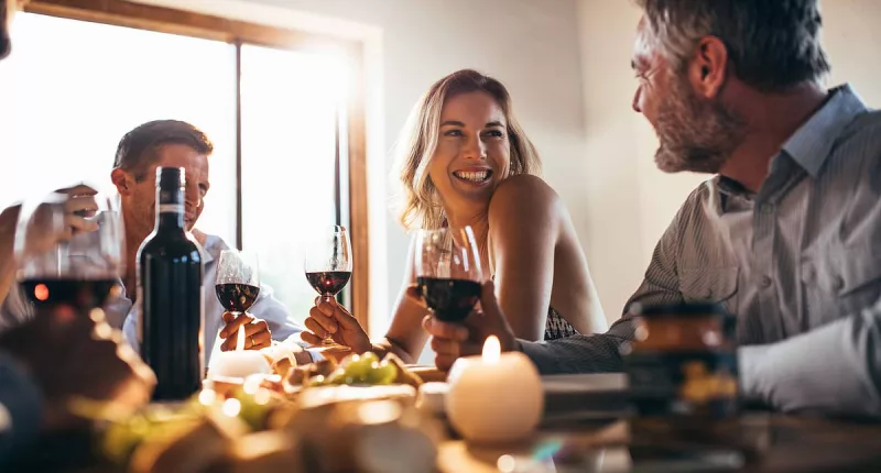 Top 10 things you should not do at the dinner table revealed