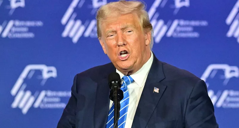 Trump tells U.S. to stop trying to turn 'Baghdad into Palm Beach'