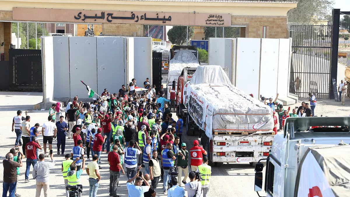 US Embassy tells foreign nationals to get to the Rafah crossing now