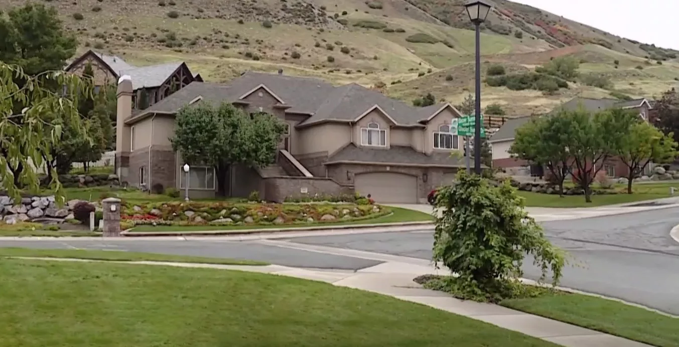 A Draper resident witnessed the chilling moment right on her front yard