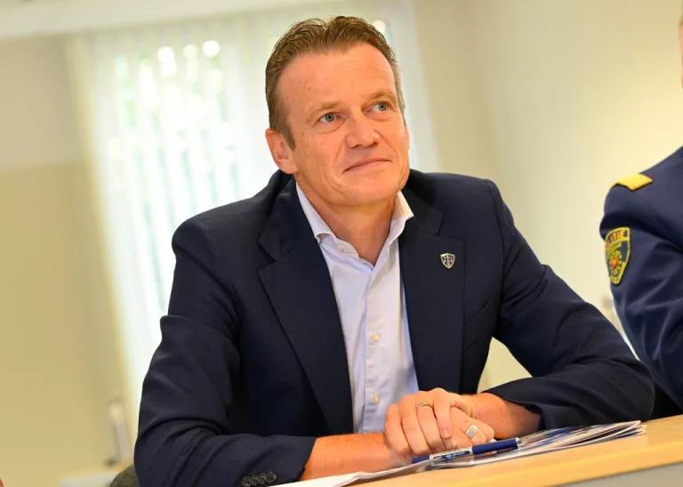 Van Quickenborne Demission: Paul Van Tigchelt Hired