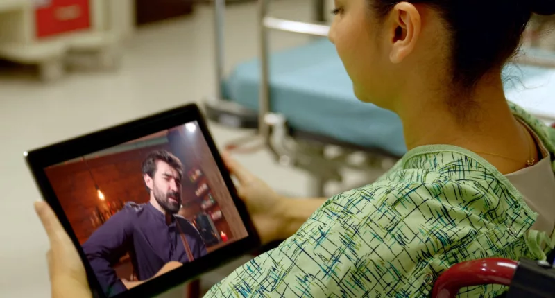 Virtual music sessions help lift patients' spirits