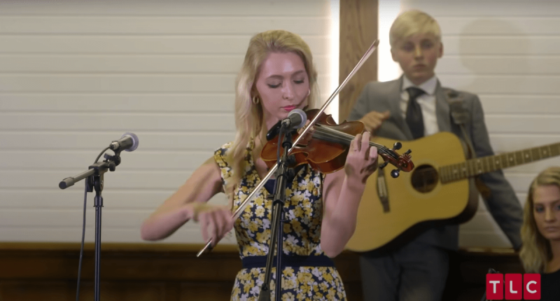 Hosanna Plath playing the violin in