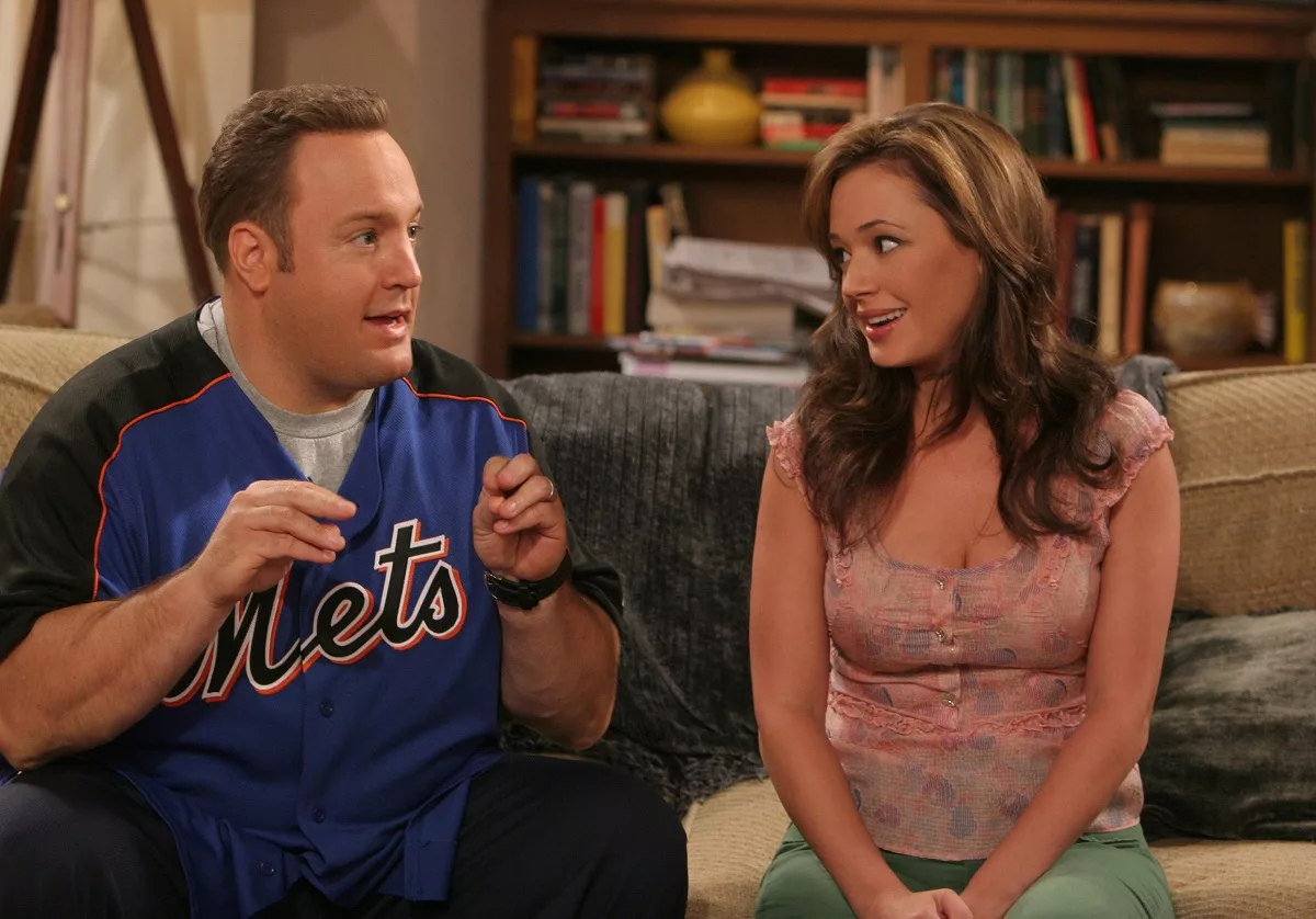 Kevin James as Doug and Leah Remini as Carrie in