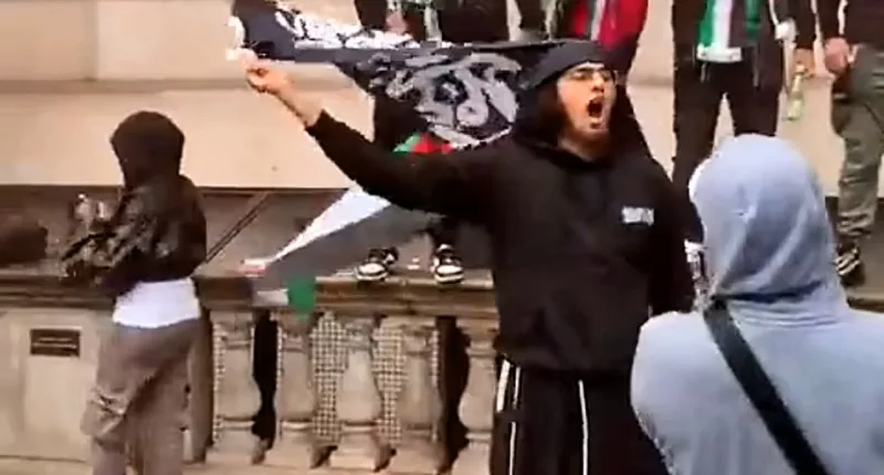 The Metropolitan Police failed to act at the demo as a protester called for jihad
