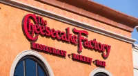 Woman refuses to get out the car for date at The Cheesecake Factory