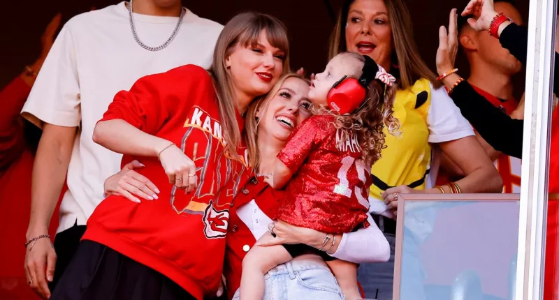 Yes, Taylor Swift and Brittany Mahomes Have Their Own Touchdown Handshake