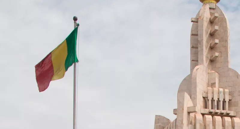 30 taken hostage by suspected Islamic extremists in central Mali bus attack