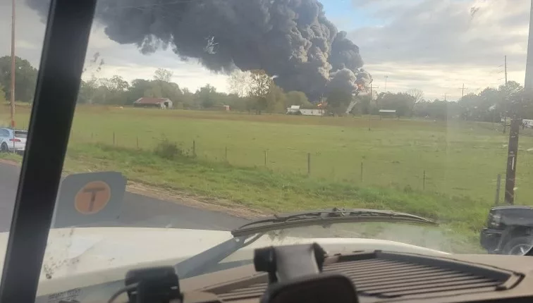 Chemical plant in Texas explodes, residents told to shelter in place