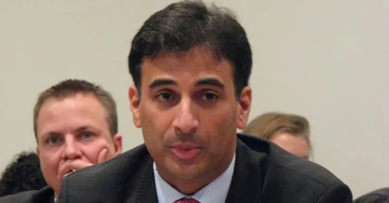 Craig Mokhiber Parents: Who Are They? Family And Siblings