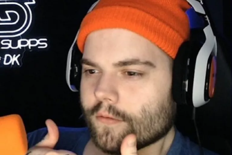 Dakotaz Face Reveal 2023: Wikipedia And Age