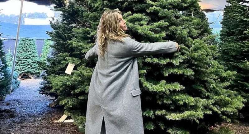 Does Jennifer Aniston smoke
