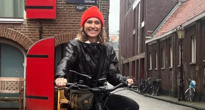 Eurosport host defends her decision not to wear a cycle helmet