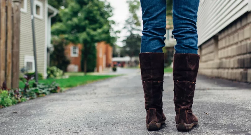 Found: A Pair of ‘Barefoot Boots’ That Let Your Feet Move Naturally While Keeping Them Warm