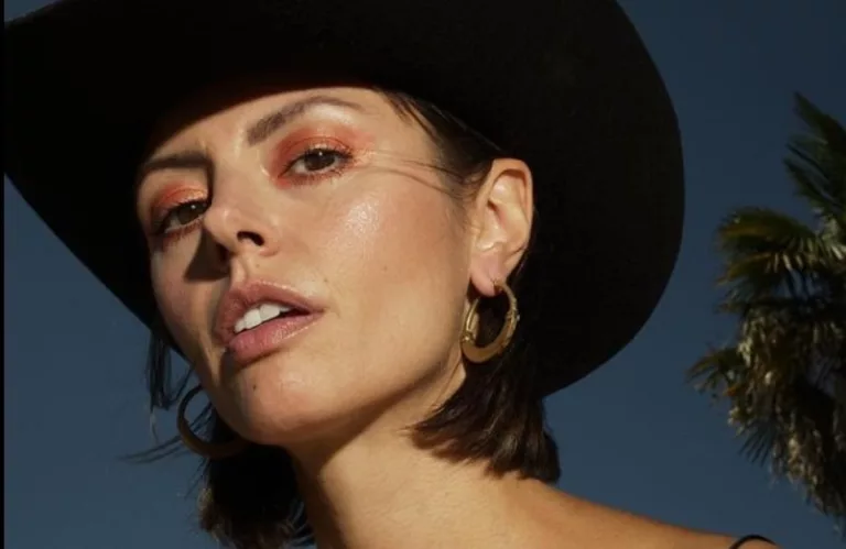 Holly Solem Wikipedia And Age: How Old Is Johnny Mcdaid Ex?