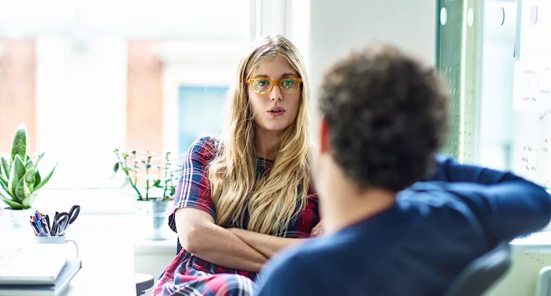How To Emotionally Detach From Any Type of Relationship—And When You Absolutely Should