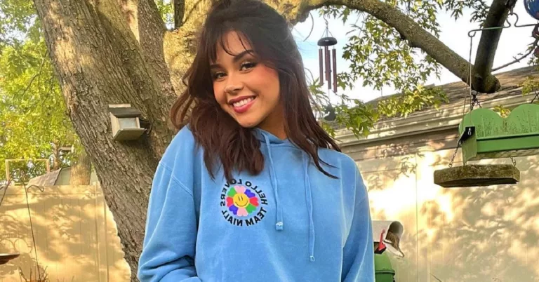 Is Olivia Minogue Related To Kylie Minogue? Family