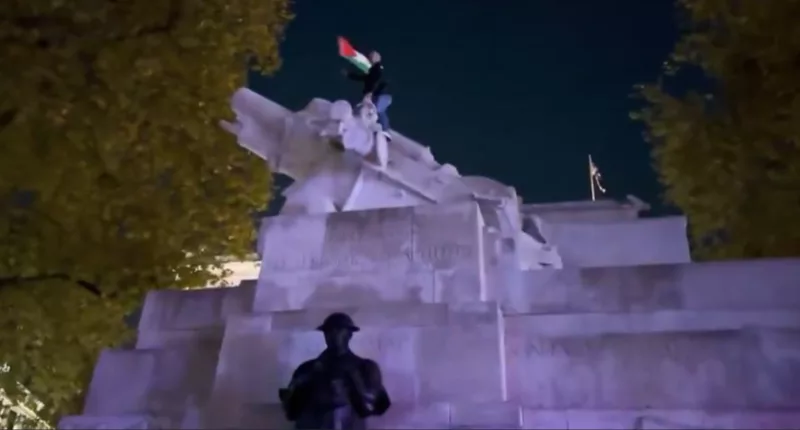 A pro-Palestine protester was seen on top of the Royal Artillery Memorial at Hyde Park Corner