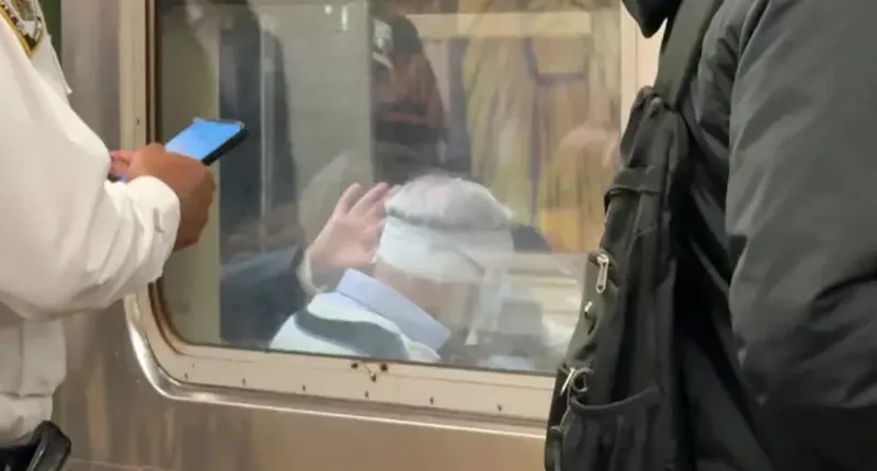 NYC subway rider randomly stabbed in head, face with screwdriver in unprovoked attack