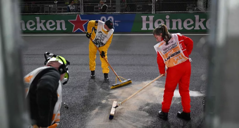 Oil spill seen on the track after drivers parade at Las Vegas GP