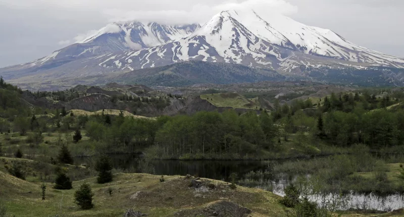 Over 400 earthquakes reported under Mount St. Helens in 3 months, but no immediate eruption threat likely