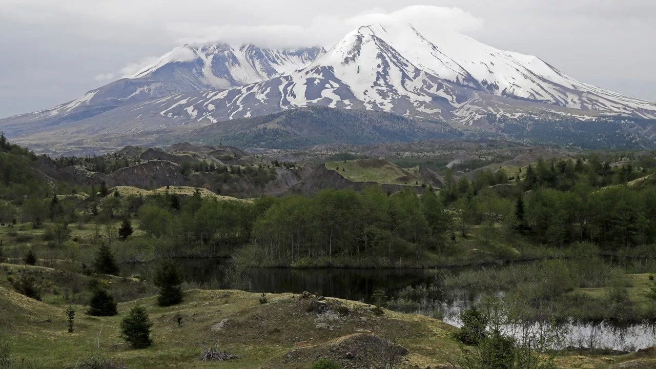 Over 400 earthquakes reported under Mount St. Helens in 3 months, but no immediate eruption threat likely