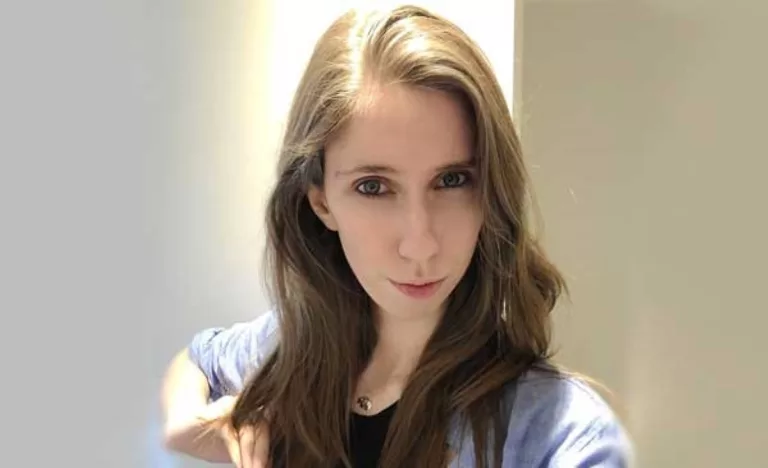 Pearlescentmoon Face Reveal: Wikipedia And Age