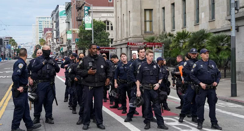 Protestors clash with riot police in SF to 'shut down' APEC summit