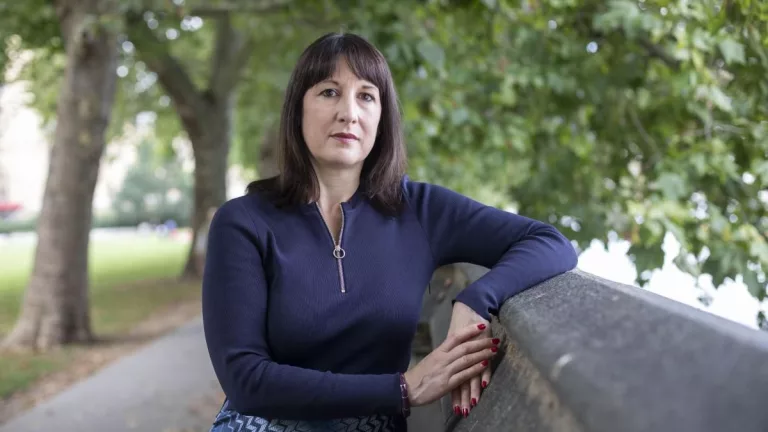 Rachel Reeves Deaf: Does She Wear Hearing Aid? Health Update 2023 – Model Fact