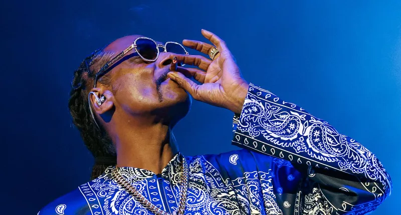 Snoop Dogg 'quitting' smoking appears to be a marketing ploy