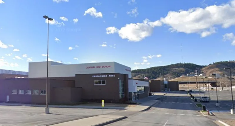 South Dakota high school removes unloaded guns display from National Guard booth: 'Potential to cause a panic'