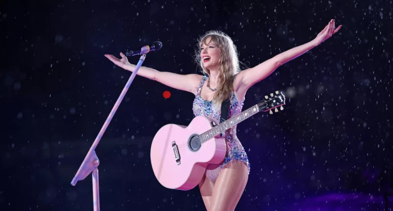 Taylor Swift Appears to Honor Late Fan With Emotional Surprise Song Choice