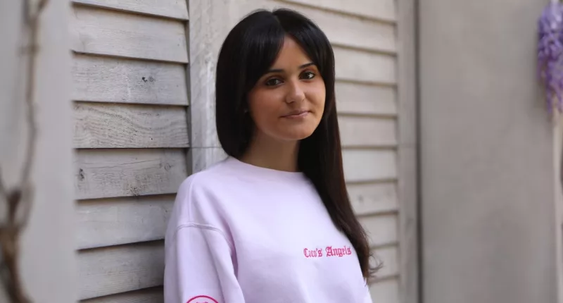 Teen launches app to connect aging foster youth with adult mentors