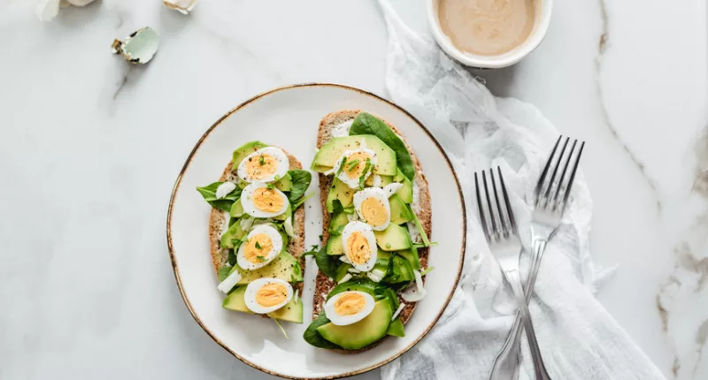 The 2-Ingredient Breakfast a Cardiologist Eats Nearly Every Day To Boost Heart Health