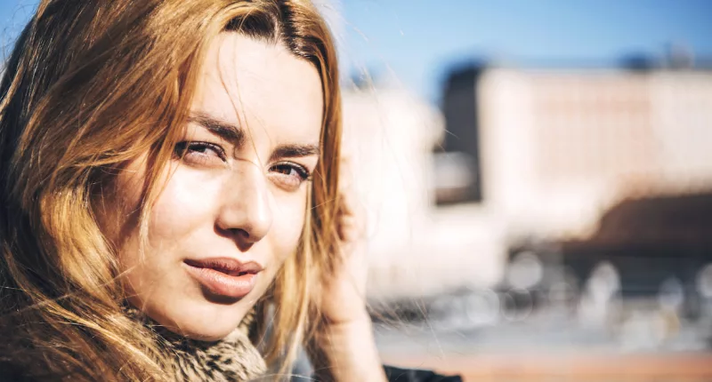 These Stylist-Beloved Dry Shampoo *Sheets* Will De-Grease Your Scalp In Seconds—And They’re Better for Your Hair, Too