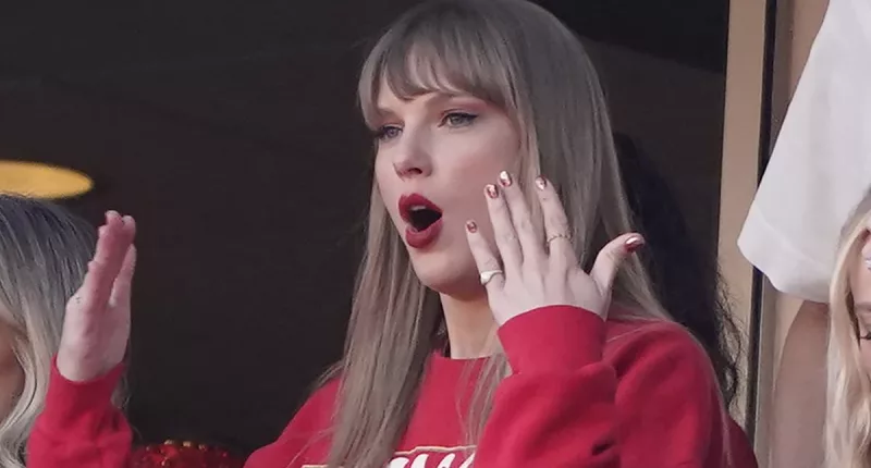 Travis Kelce warned about 'stagey and fake' Taylor Swift