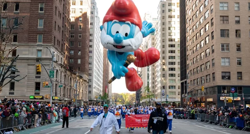 Papa Smurf balloon at the Macy