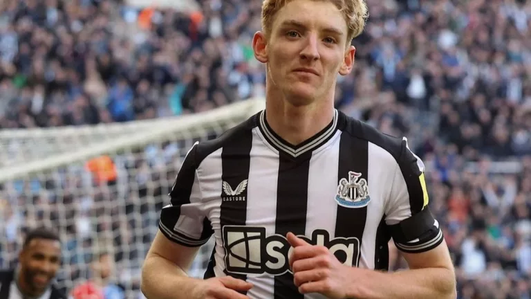 Anthony Gordon Parents: Who Are Nadine And Keith Gordon?