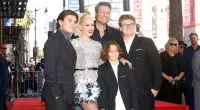 Gwen Stefani and Blake Shelton posing with her 3 kids for the Hollywood Walk of Fame ceremony