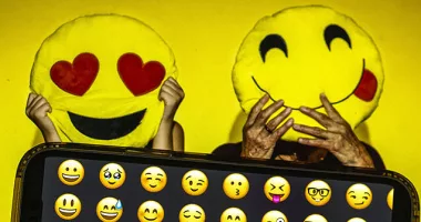 Boy Demands Apple Reform 'Offensive, Insulting' Nerd Face Emoji