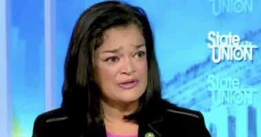 CNN host slams 'Squad' Democrat for failing to condemn Hamas rapes